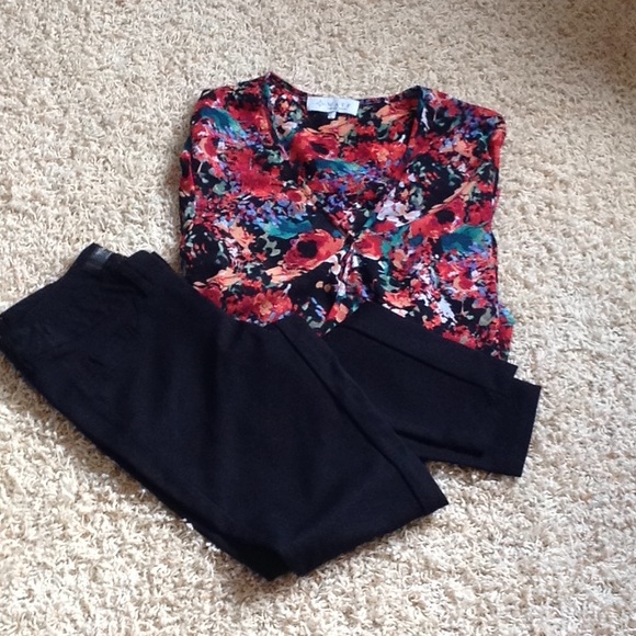 Beautiful Floral top by Wayf - Picture 4 of 6